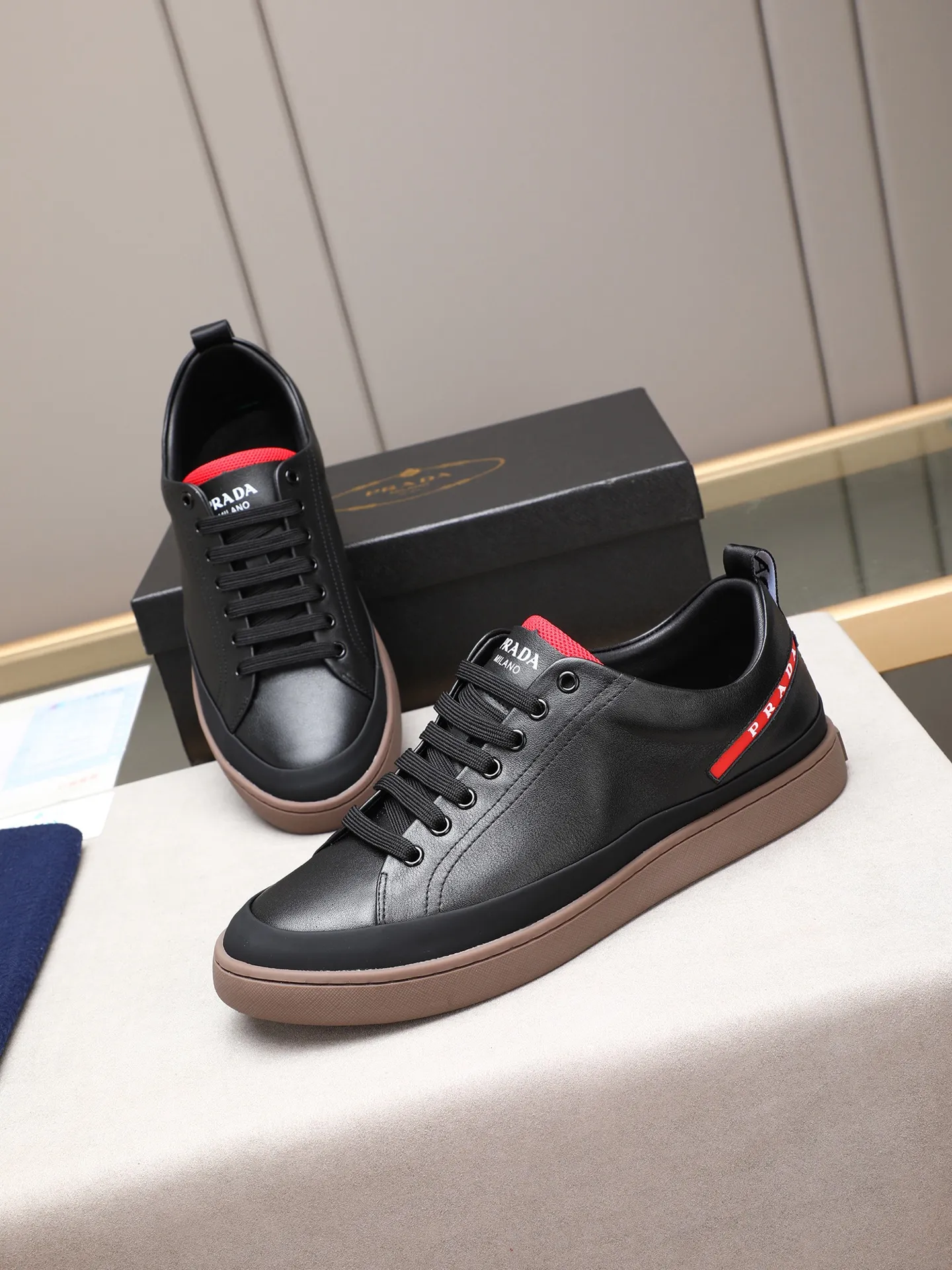 Men's shoes💰420💰 Brand: PRADA (Prada) Standard code: Men's code 38–44 (45 can be customized) Material: Original cowhide, breathable sheep lining Special outsole Style category: Men's fashionable casual sneakers Low-key luxury! Color: actual picture color